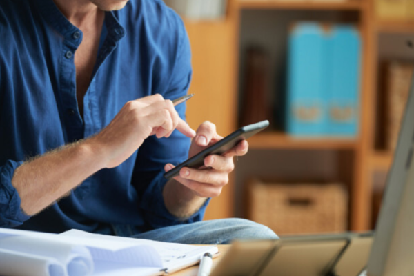 A huge increase in the number of people using smartphones